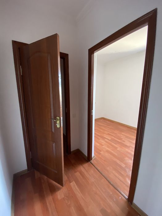 Есиктер сатылады.