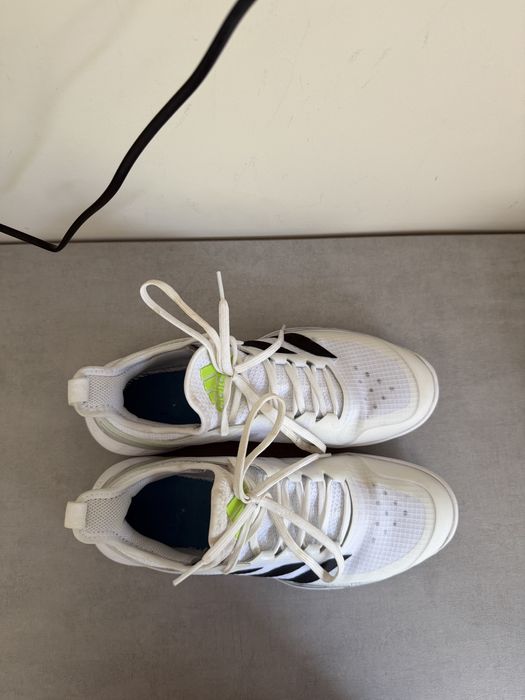 Обувки Adidas!Използва ни за тренировки,супер удобно но си купих нови!Съвсъм малко съм ги носила!