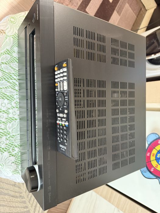 Onkyo TX-NR828 Bluetooth Wi-Fi