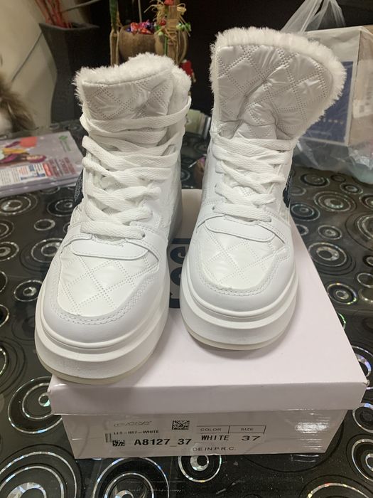 Дамски боти с пух