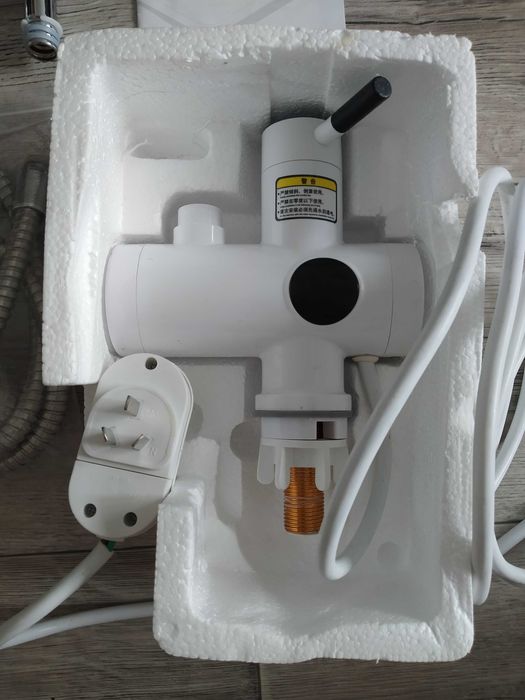 Проточный водонагреватель Royalstar (Китай)