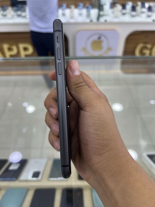Iphone 11 yengi 1oy boldi karopkadan ochilganiga