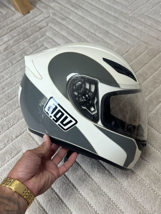 Продавам каска AGV K4