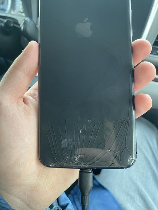 Айфон 8+ сатылады