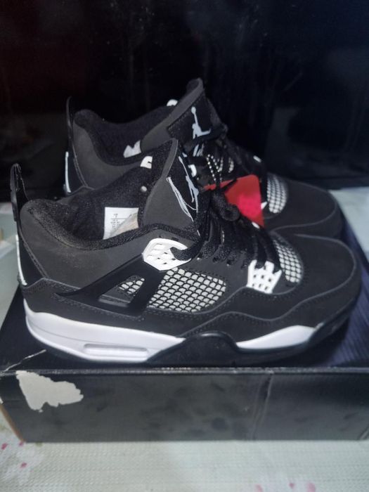 Jordan 4 white thunder