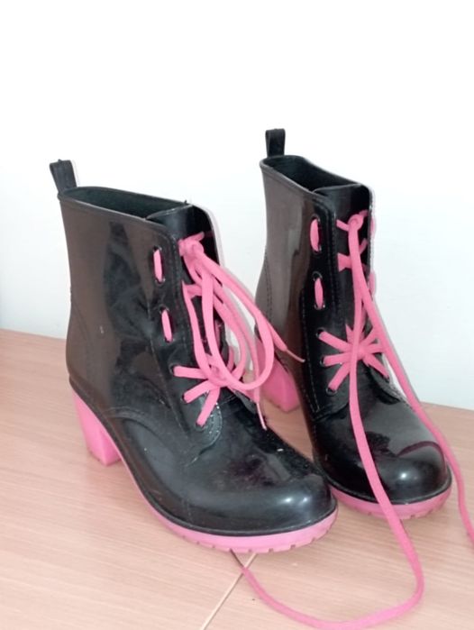 Резиновые туфлии