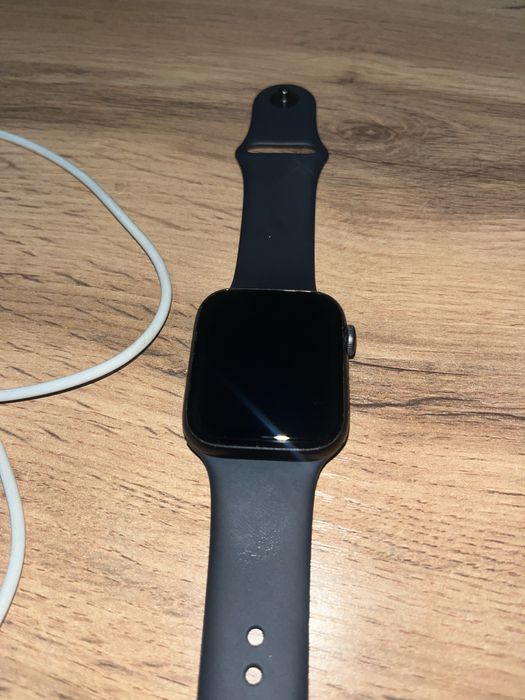 Продаются Apple Watch SE 44mm