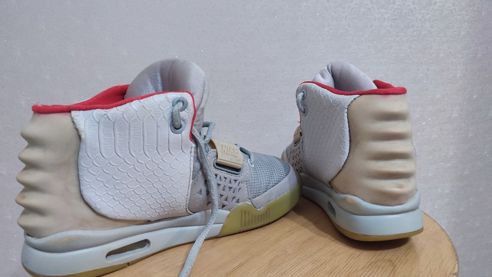 Продам Nike yeezy 2