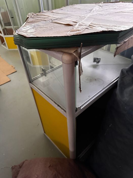 Стеклянные витрины