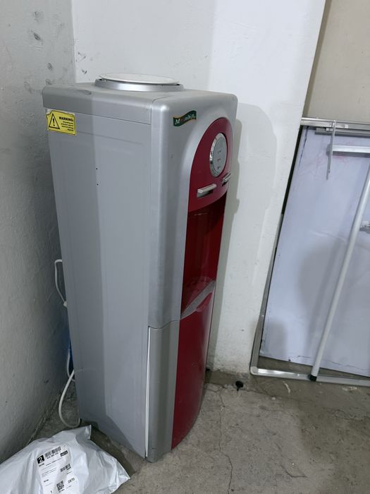 Кулер, диспенсер для воды