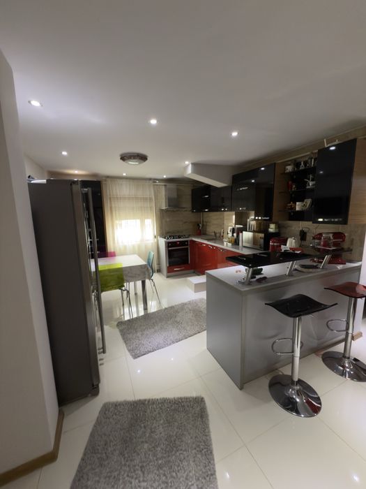 Inchiriez apartament 3 camere