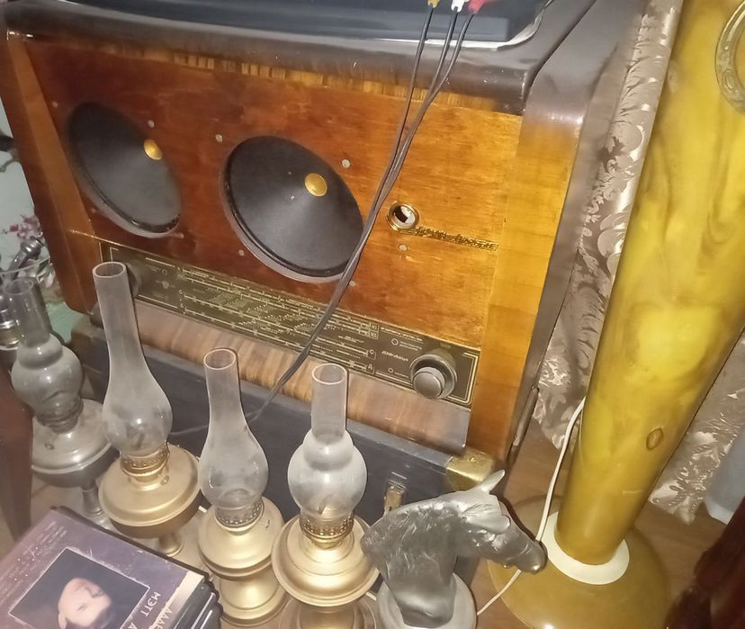 Радиола СССР переделанная в сундук . Внутри пусто