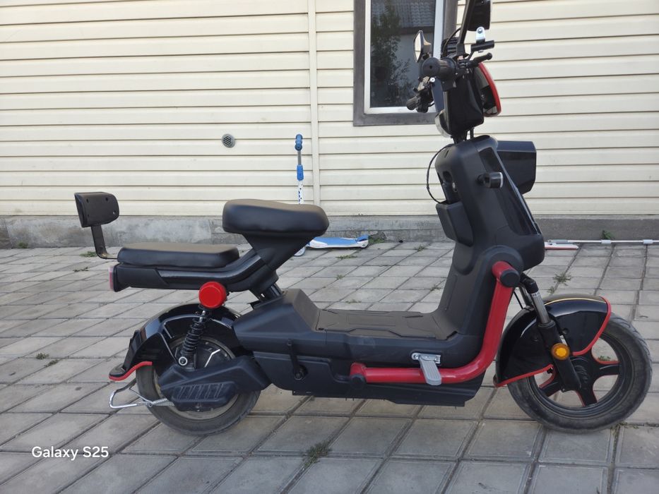 Продаю скутер танк 108