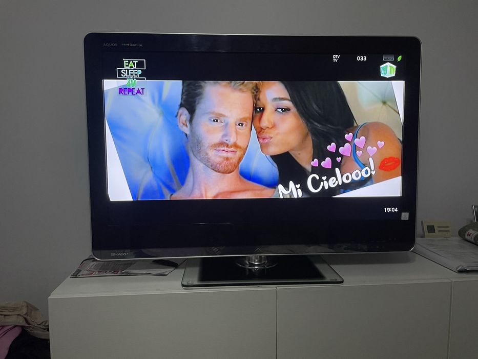 Televizor Sharp Aquos diagonala de108. Cm