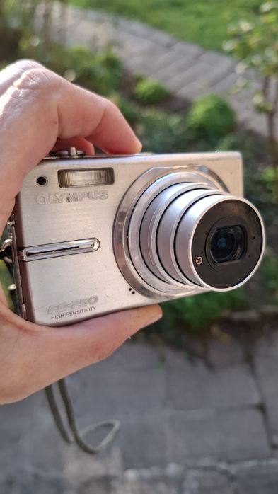 Olympus FE-250 – компактен дигитален фотоапарат