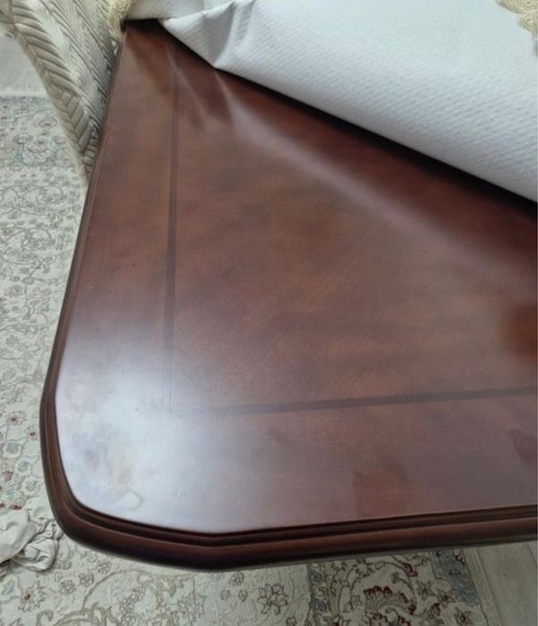 Дерево стол и стулья коречнивый