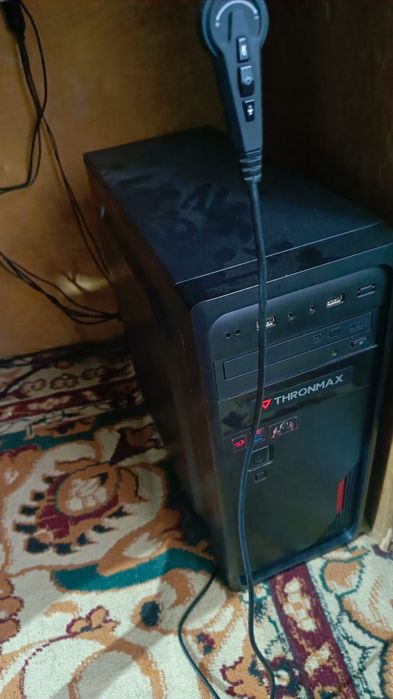 Kampyuter 2 displayli Sotiladi