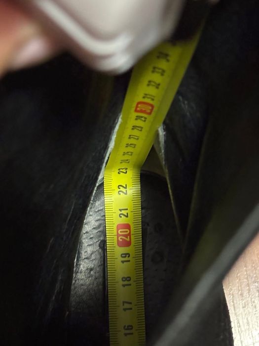 Ghete Cristhelen B. din piele intoarsa