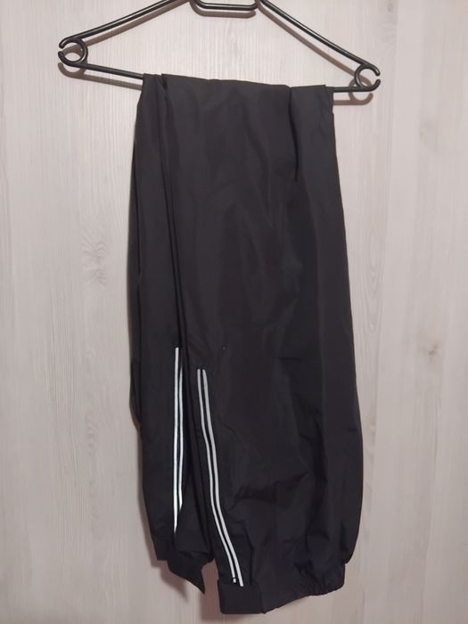 Pantaloni rezistenti la apa (waterproof)