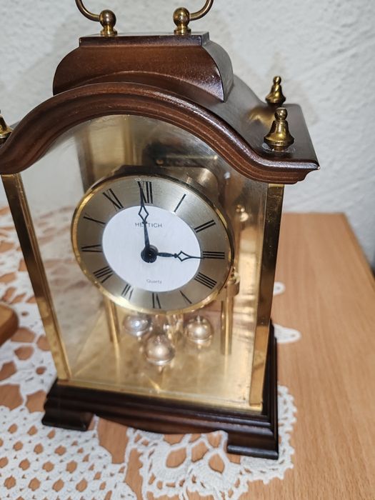 Ceas tip retro  cu baterie AAA