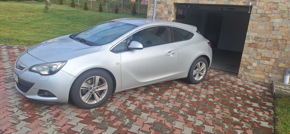 Opel astra j GTC