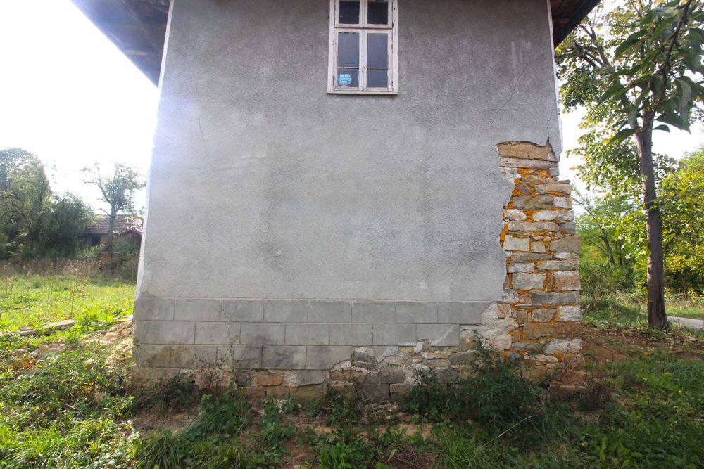 Продава се Къща в с. Драгановци, Област Габрово - 120 кв.м за 131 €/кв.м - Снимка #2