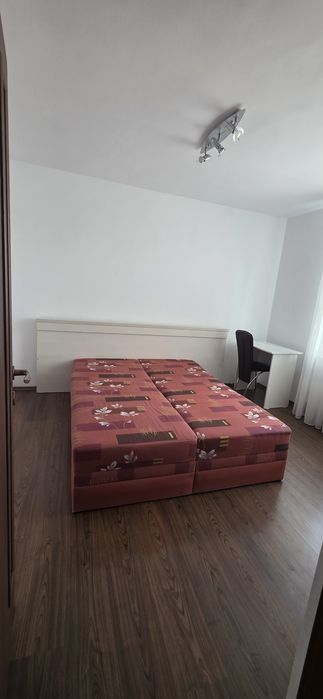Închiriez apartament cu 2 camere in zona centrală