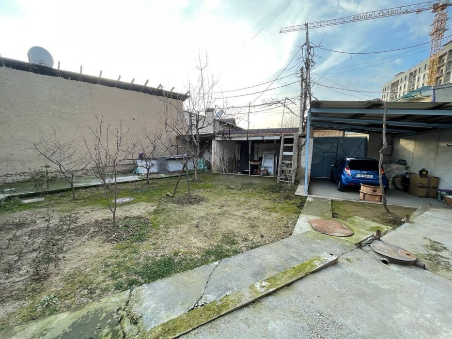 УзбекФильм продается сквозной участок 5,5 соток вдоль речки