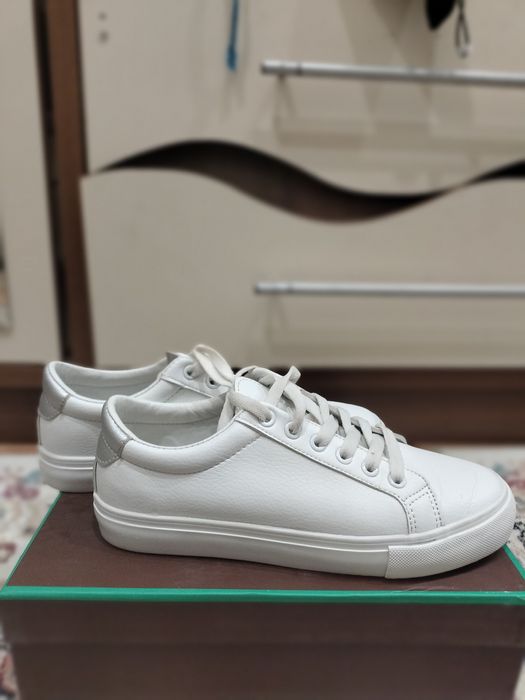 Продам белые кеды