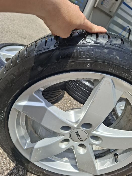 Продавам 4 гуми Uniroyal 205/50/17 и 4 джанти 5х112 17 цола ет 39