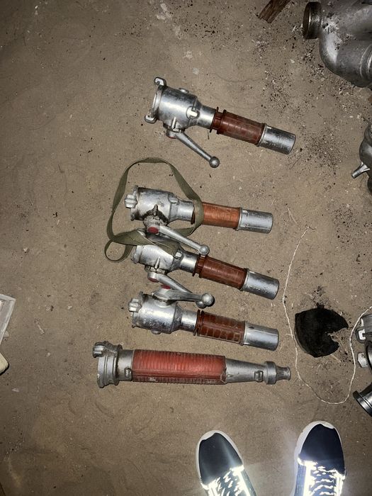 Пожарные тройники ,стволы,соедениния