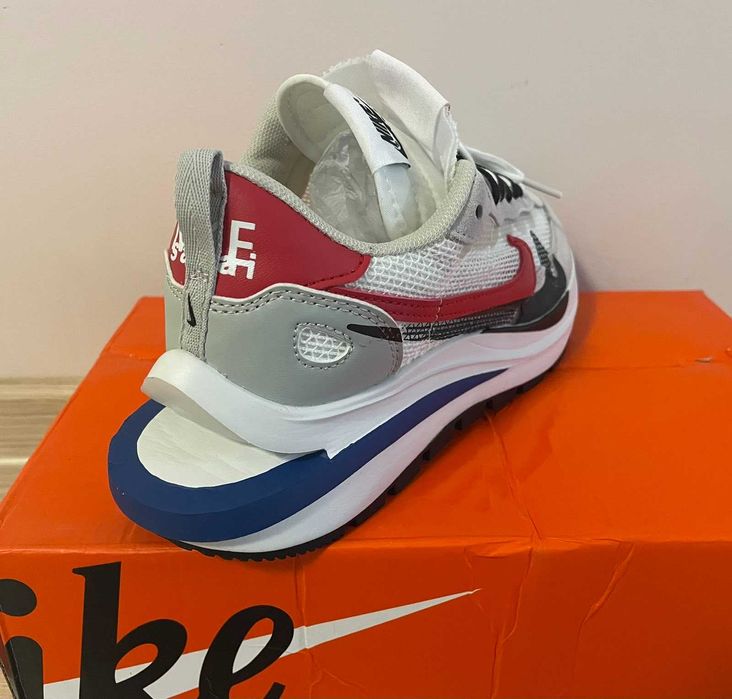 Нови дамски маратонки с кутия Nike VaporWaffle x sacai размер 38
