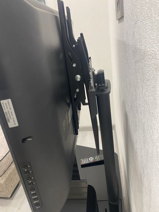 Телевизор с подставкой