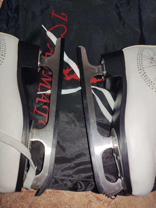 Продам коньки, обычные