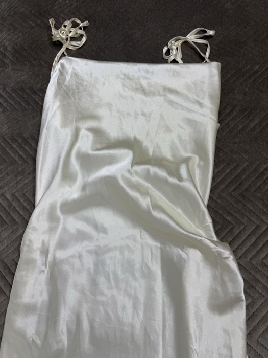 Елегантна сатенена рокля тип slip dress – шампанско/айвъри ХС/С размер