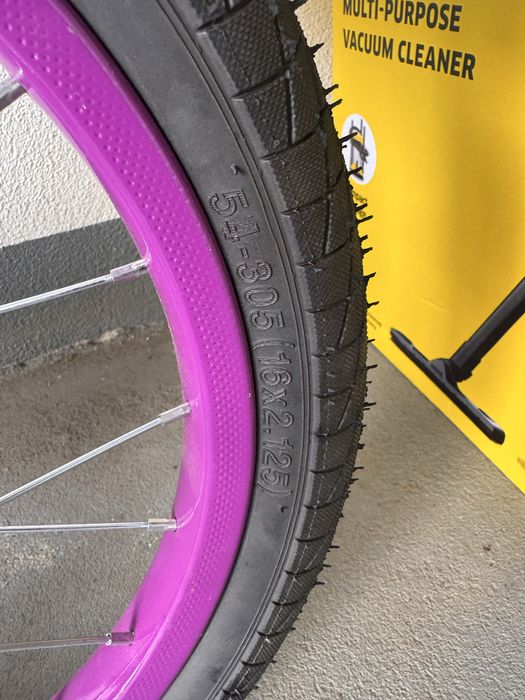Bicicleta de fetite aproape noua