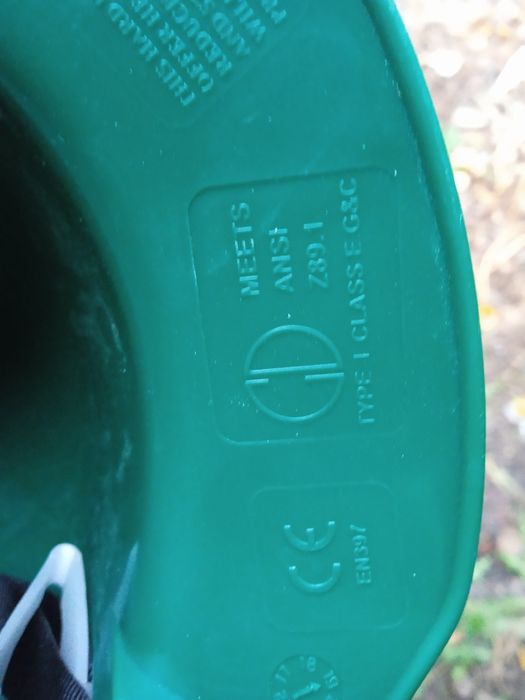 Каски строительные 10  штук