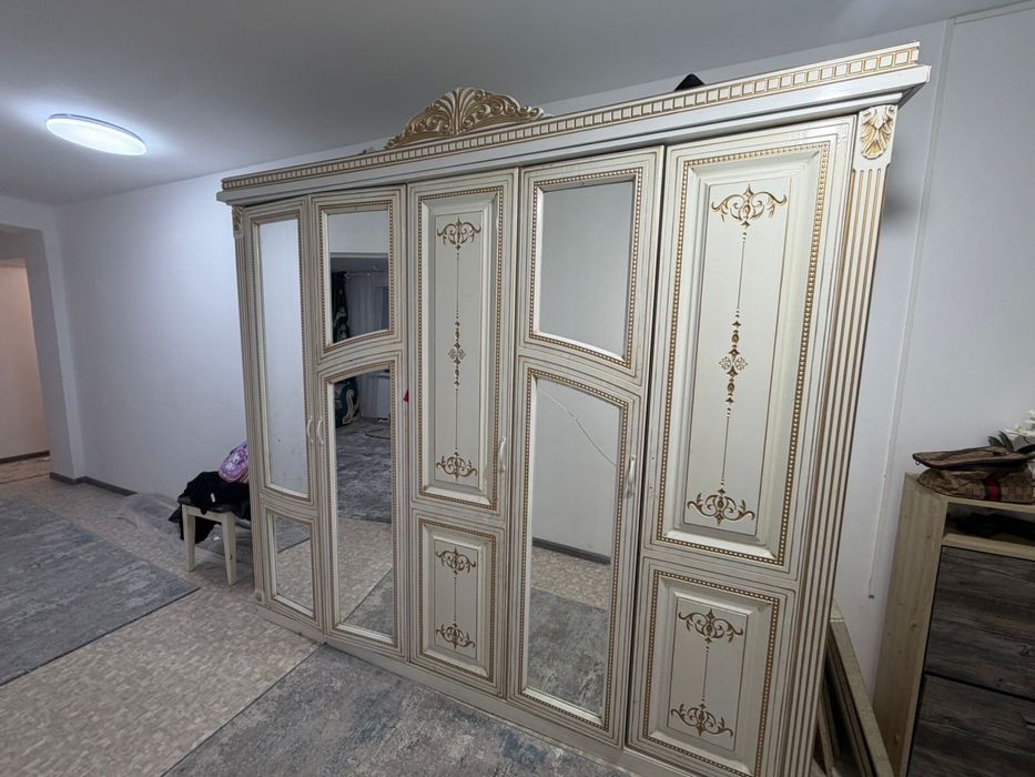 Продам спальный гарнитур