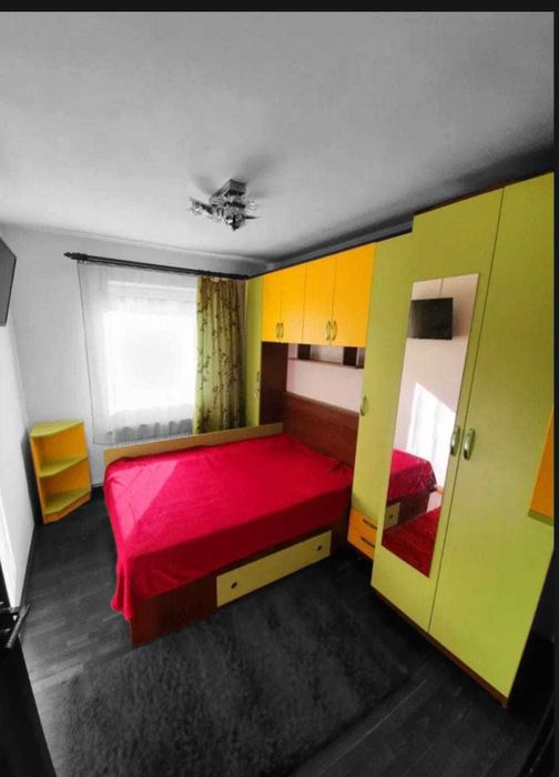 Mobilă dormitor completă, ca nouă, soft close, pat 180x160 + saltea