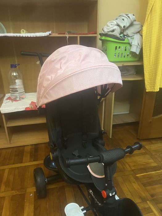 Vand trotreta de copii e de fete