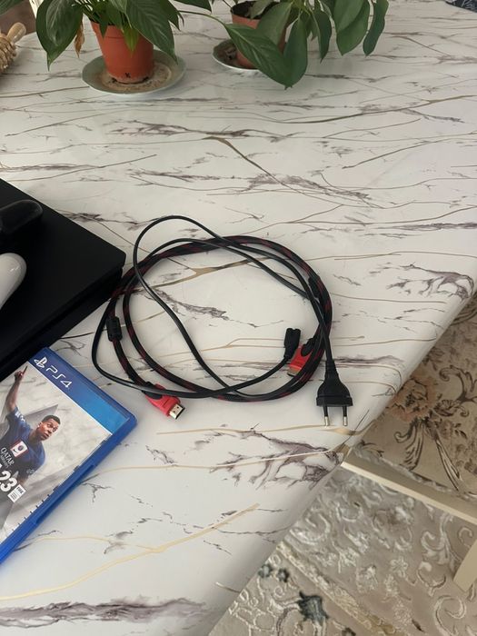 PlayStation 4 Slim 1TB.