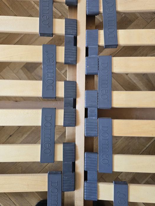 Спалня с нощни шкафчета и подматрачни рамки