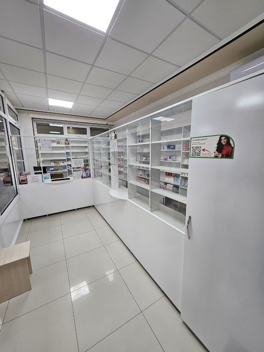 Продаётся прилавки для аптеки и магазинов