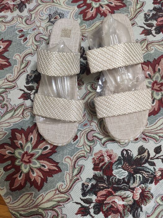 Продаю женскую обувь 40 размер.