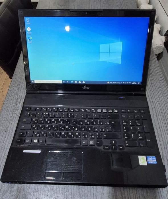 Ноутбук Fujitsu Lifebook AH532