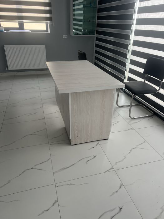 Stol (Parta) ofisnoy