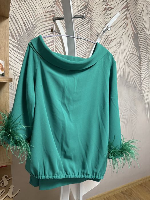 Vind costum nou verde