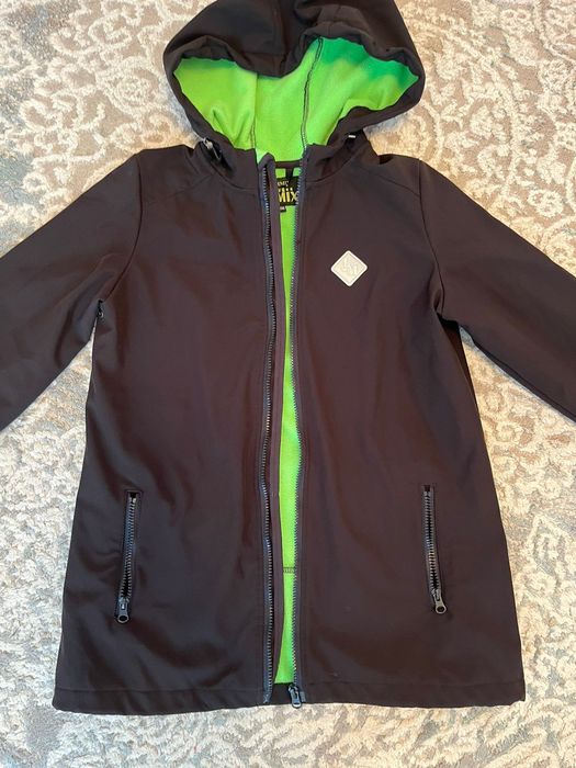 Куртки на девочку