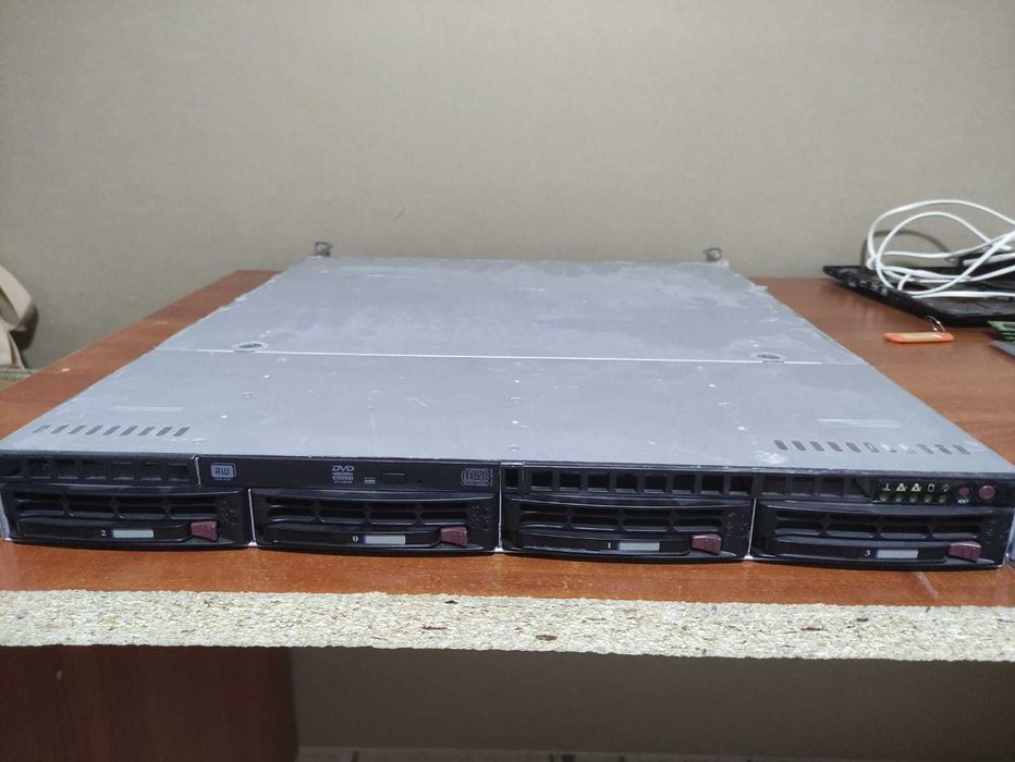 Рабочие 2 сервера 1U-форм-фактор, в отличном состоянии!