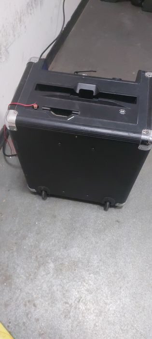 Продавам тонколона с блутут от Швейцария